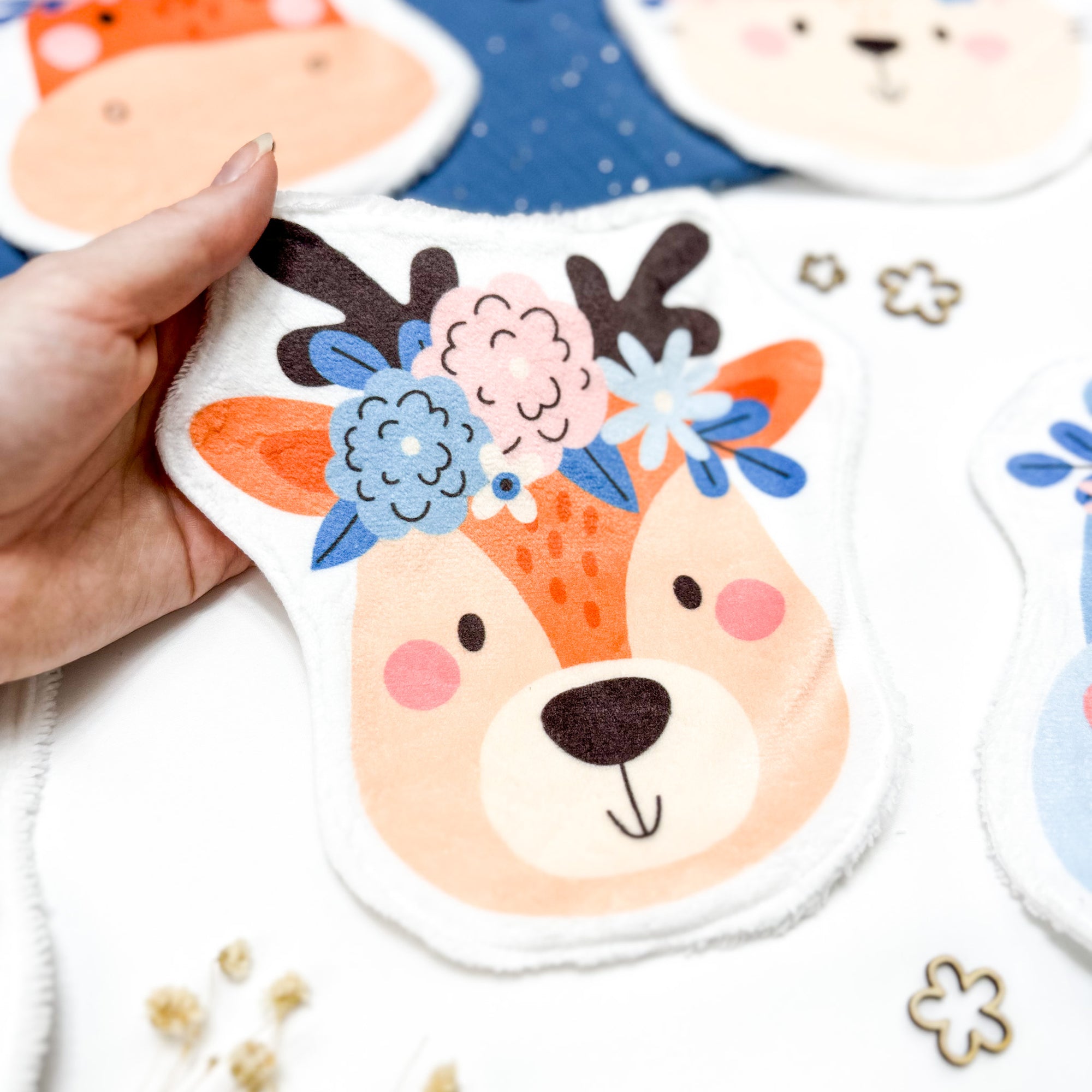 Coton lavable bébé XXL – cerf avec fleurs – coton réutilisable et ultra doux