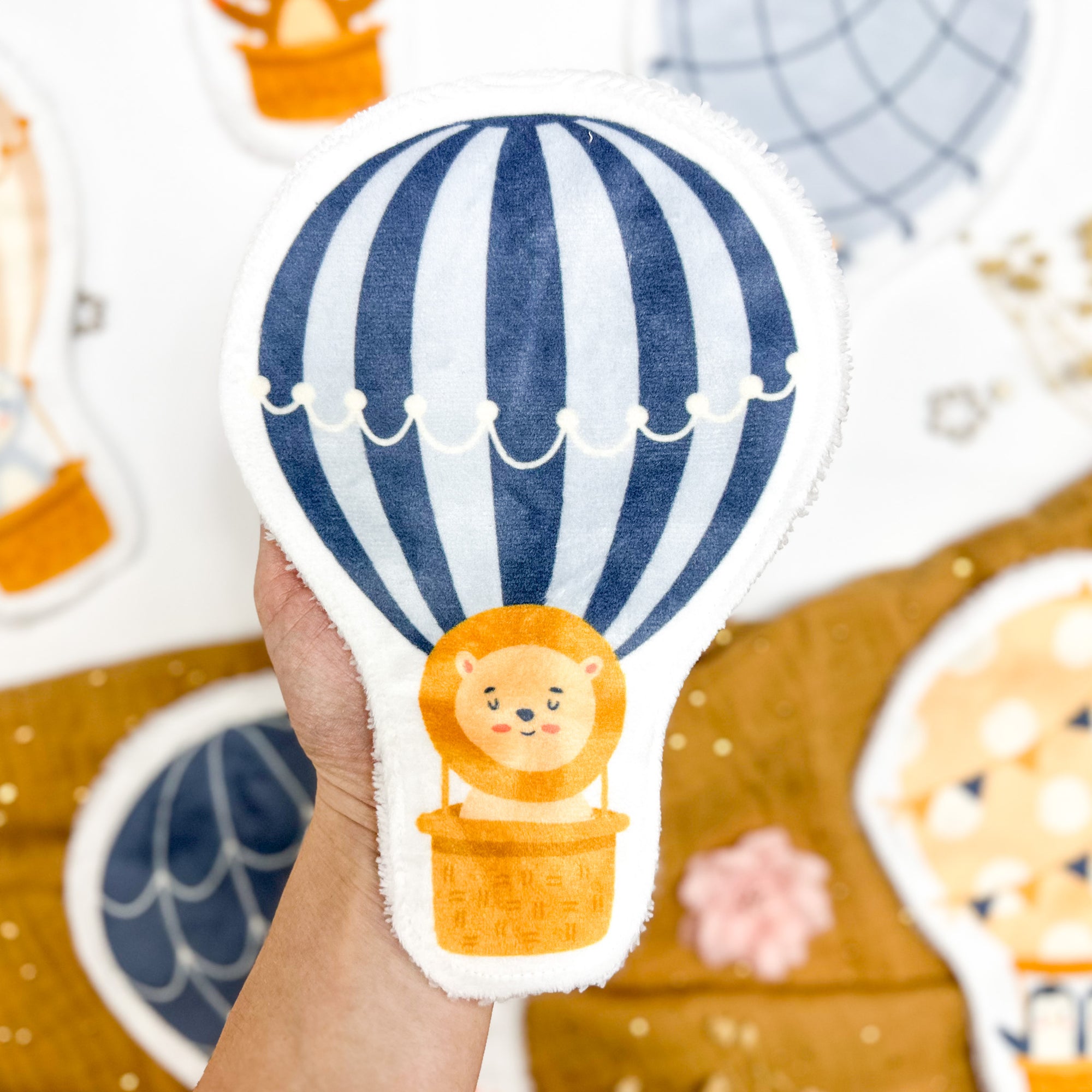 Coton lavable bĂ©bĂ© XXL â lion en montgolfiĂšre â coton rĂ©utilisable et ultra doux