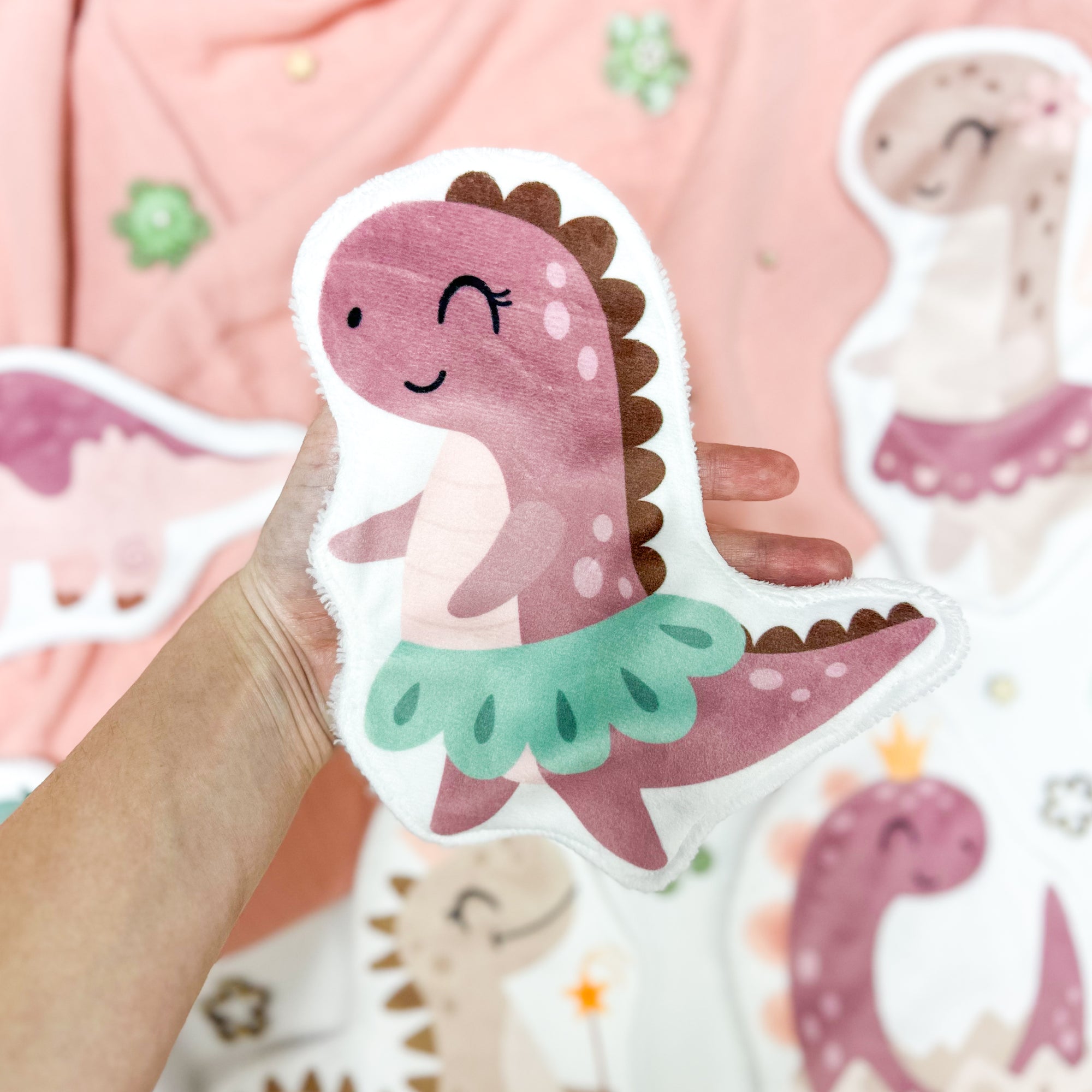 Coton lavable bĂ©bĂ© XXL â dinosaure rose avec tutu â coton rĂ©utilisable et ultra doux