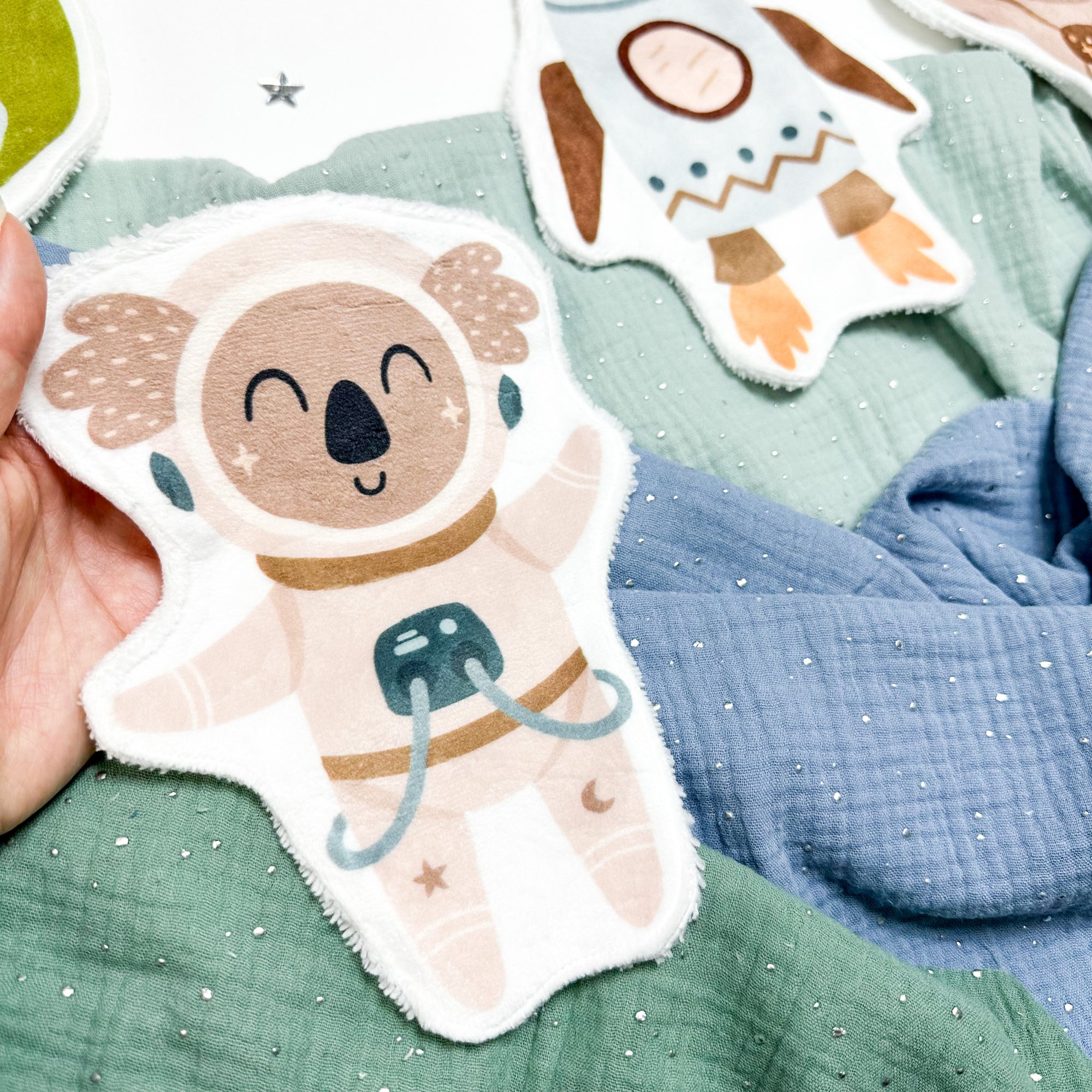 Coton lavable bébé XXL – koala astronaute – coton réutilisable et ultra doux