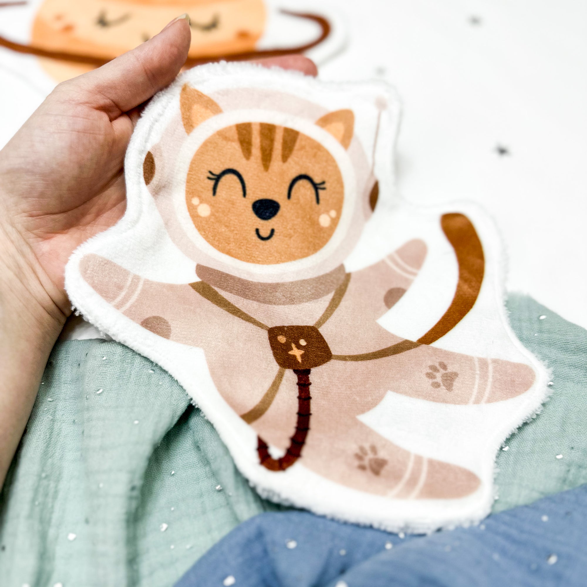 Coton lavable bébé XXL – chat astronaute – coton réutilisable et ultra doux